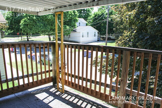 Building Photo - 417 7th St NW