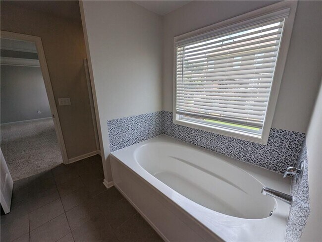Building Photo - 4325 Altona Pl