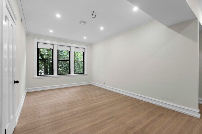 Building Photo - 4636 N Hamilton Ave