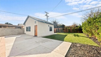 Building Photo - 5449 S Victoria Ave