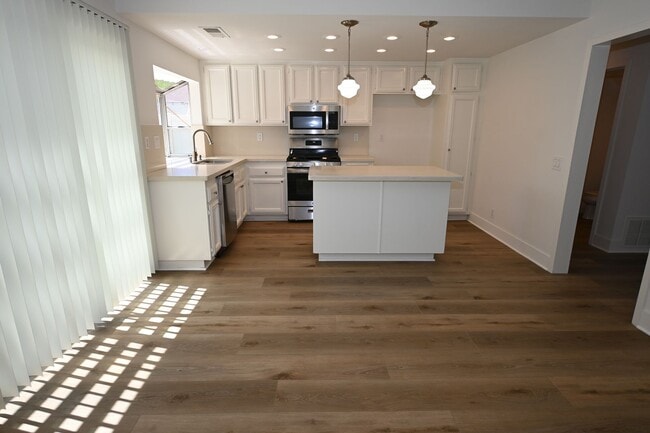 Building Photo - Immaculate 2 story 3 bedroom 2.5 bath house in Laguna Niguel