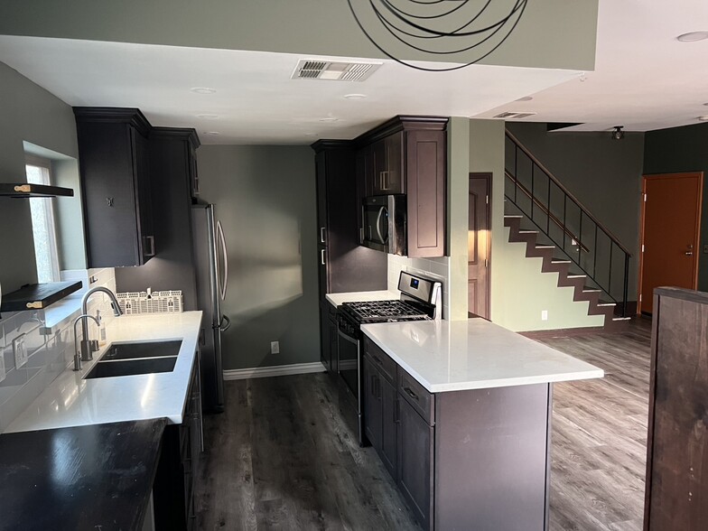 Building Photo - 7515 Winnetka Ave