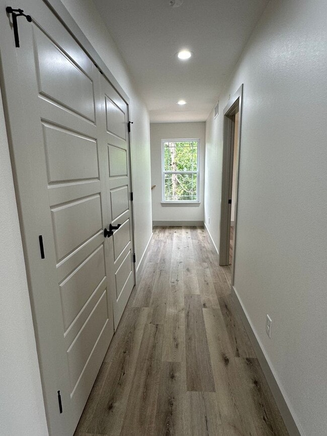 Building Photo - BRAND NEW 4 BED 3 BATH in WAYNESVILLE