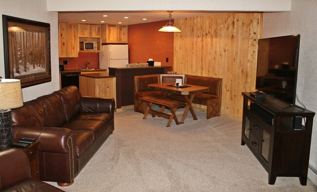Building Photo - WINTER RENTAL- 2 Bedroom/1 Bath w/Washer/Dryer, 50" TV w/Netflix Utilities Inc