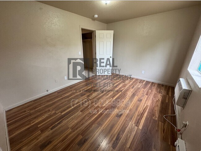 Building Photo - 1717 Oakshire Ln