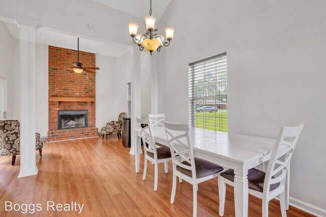 Building Photo - 4 br, 2.5 bath House - 1950 Woking Court