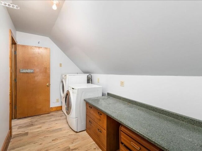 Building Photo - 520 W Bucyrus St