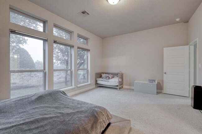 Building Photo - 2424 Orchard Way