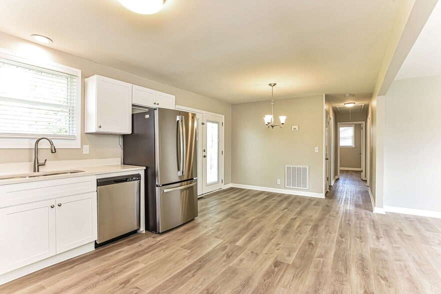 Building Photo - 4983 Karen Ray Dr