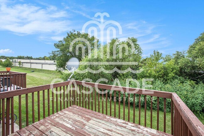 Building Photo - 144 N Crest Dr