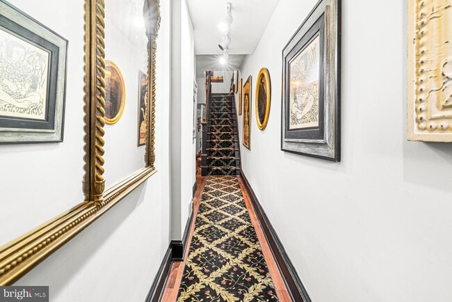 Building Photo - 516 S 3rd St