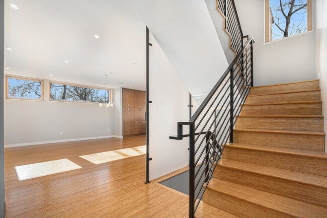 Building Photo - "Modern 4-Bed Boulder Retreat with Granite Elegance & Finished Basement!"