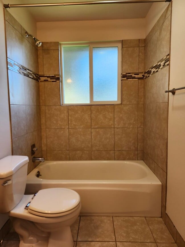 Building Photo - Beautiful 4 bedroom 2 bath Post Falls home for rent!