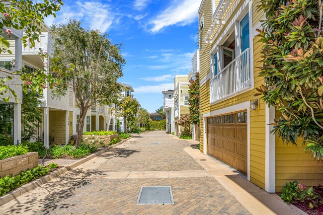 Building Photo - 7716 Ivanhoe Ave