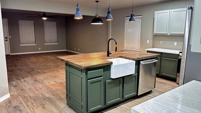 Building Photo - 4605 Acers Ln