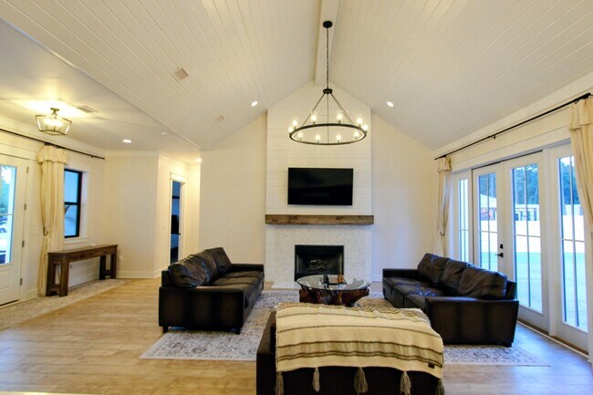 Building Photo - 3116 Pinot Way