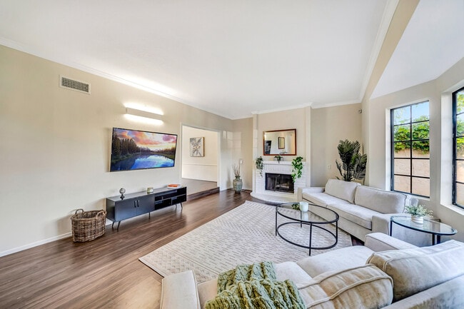 Building Photo - 30428 Penrod Dr