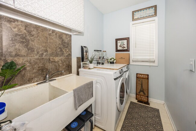 Building Photo - 5889 Pebblestream Dr