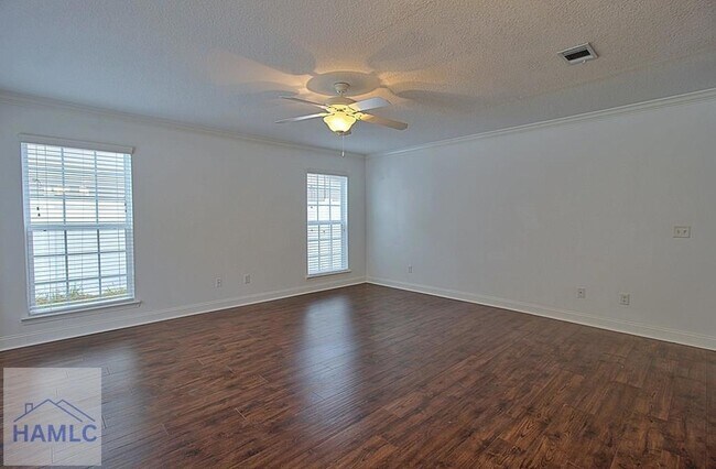 Building Photo - 188 Grandview Dr