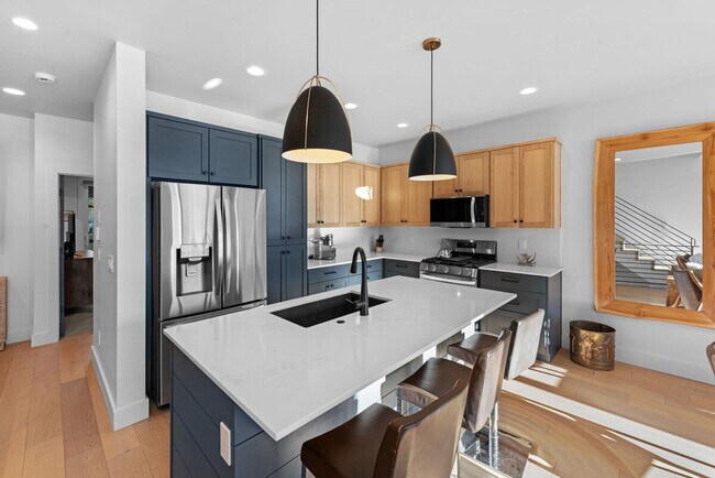 Building Photo - 85 Haverly St