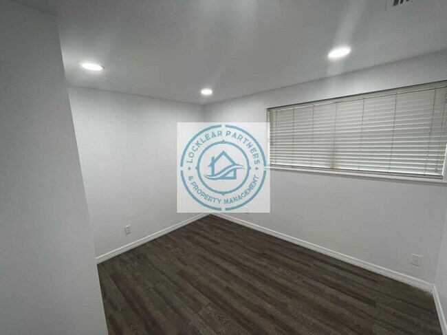 Building Photo - 2626 Broadway Ave