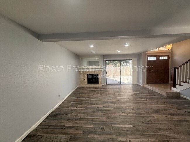 Building Photo - 2199 Olivewood Dr