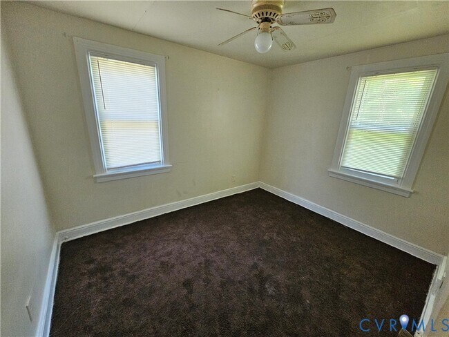 Building Photo - 3909 Larchmont Ln
