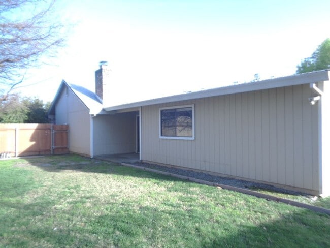 Building Photo - COMING SOON!!! Spacious 3 Bedroom Duplex