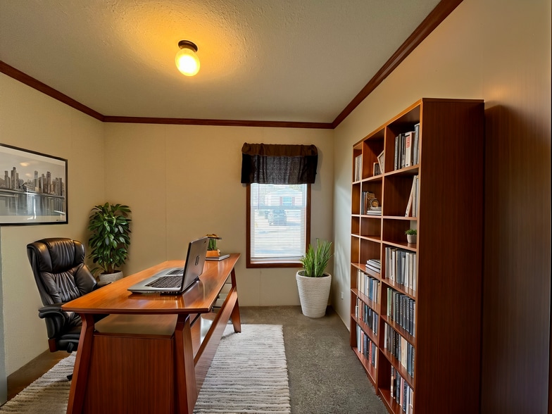 Building Photo - 1432 Iowa Dr