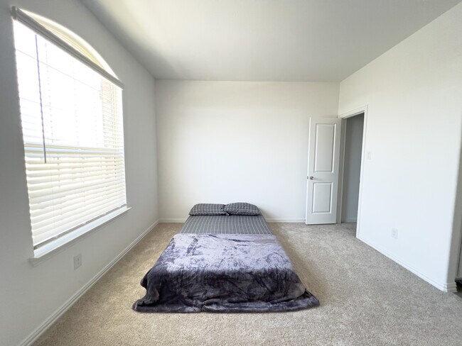 Building Photo - 2533 Olvera Ct