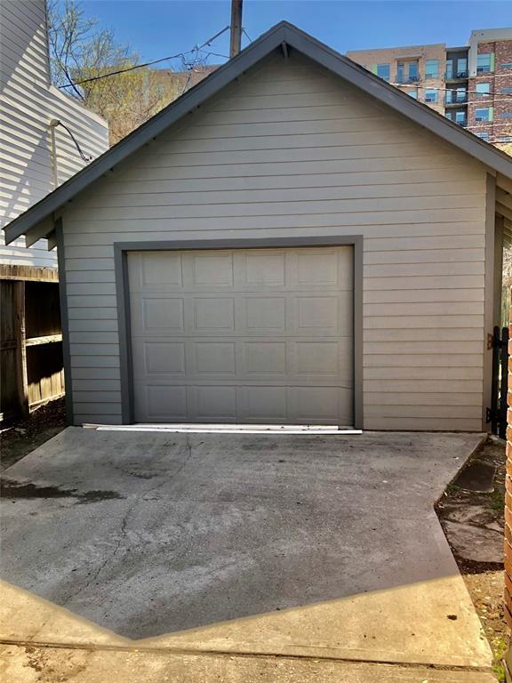 Building Photo - 824 Sledge St
