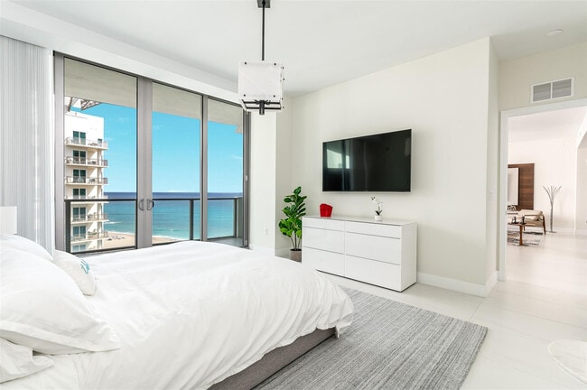 Building Photo - 3100 N Ocean Dr