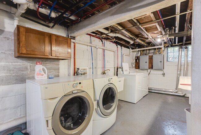 Building Photo - 1360 Dale St N