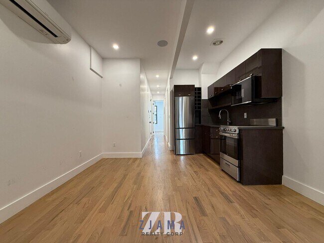 Building Photo - 104 Graham Ave