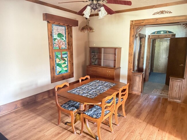 Building Photo - 637 Main St