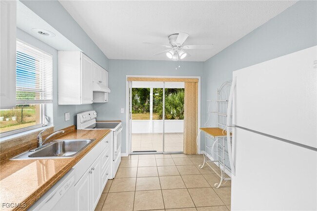 Building Photo - 6014 Deming Ave