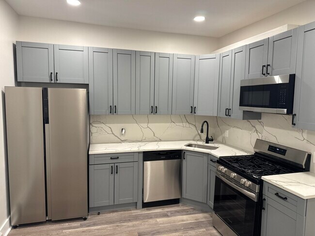 Building Photo - 655 Avenue C