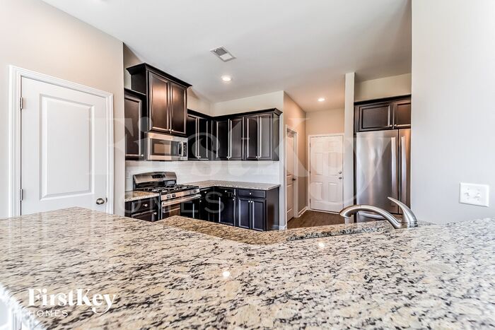 Building Photo - 786 Redbud Ln