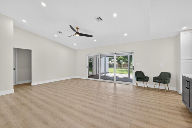 Building Photo - 280 Sulky Way