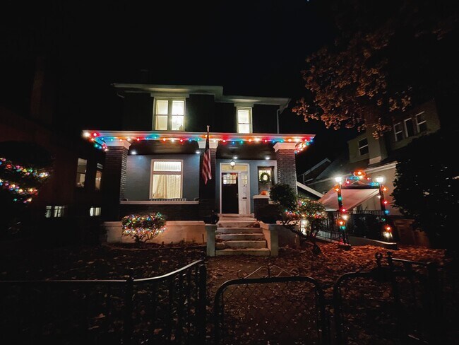 Primary Photo - 214 N Canyon Rd