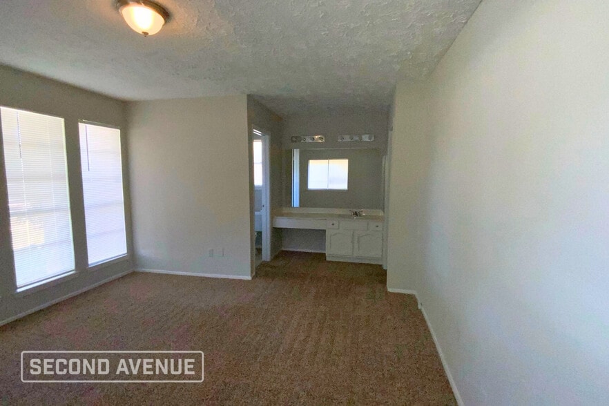 Building Photo - 15907 Wingdale Dr