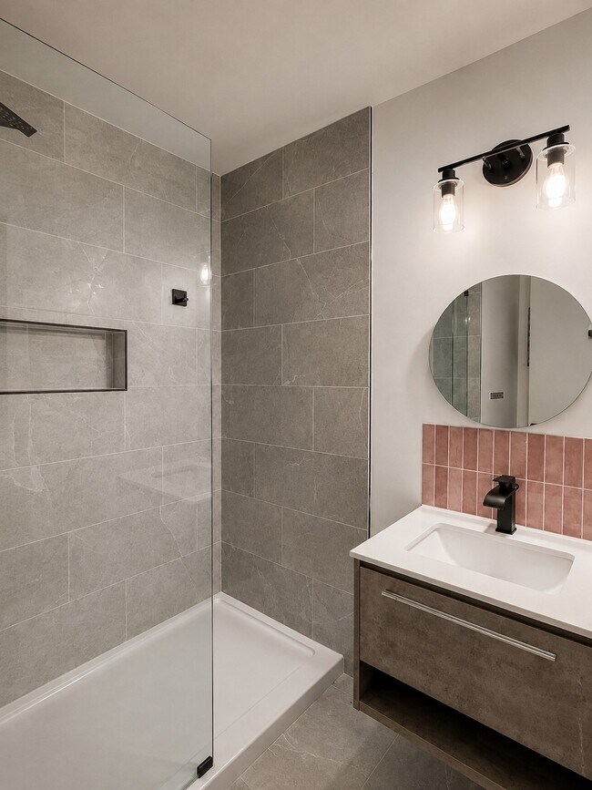 Building Photo - 9511 Bollingbrook Dr