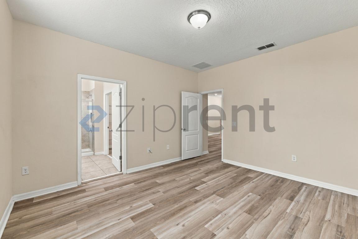 Building Photo - Unit