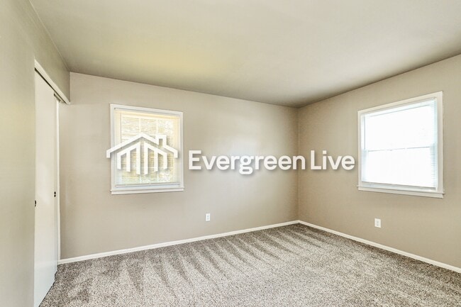 Building Photo - 4302 Vincent St