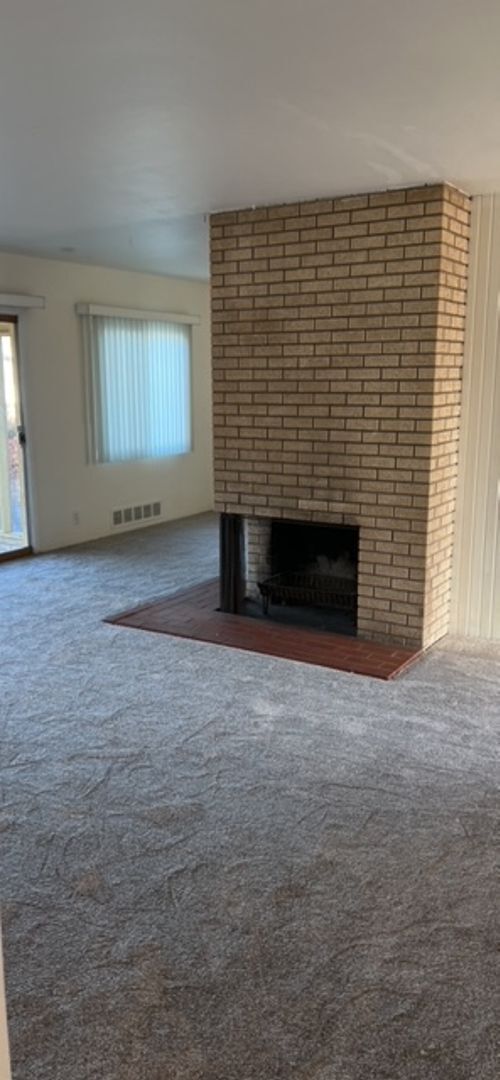 Building Photo - Nice 3 Bedroom 2 Bathroom, 2 Living areas. NE Heights, with plenty of room to roam inside and out