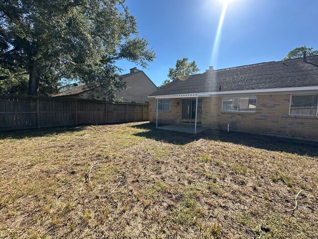 Building Photo - For Lease | 3 Bed, 2 Bath | 1,460 Sq Ft | Windsong Subdivision |