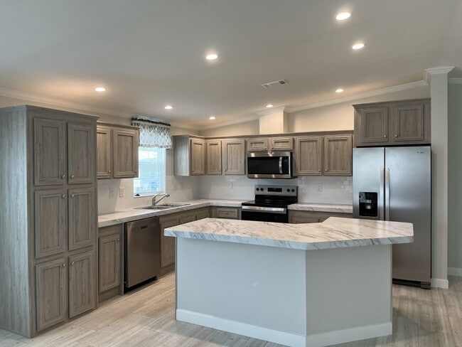 Building Photo - 34611 Ballyhoo Dr