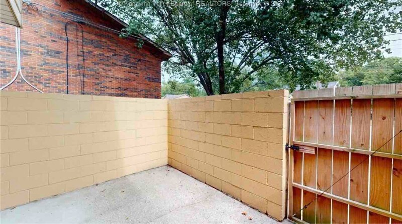 Building Photo - 8 Garden Ln
