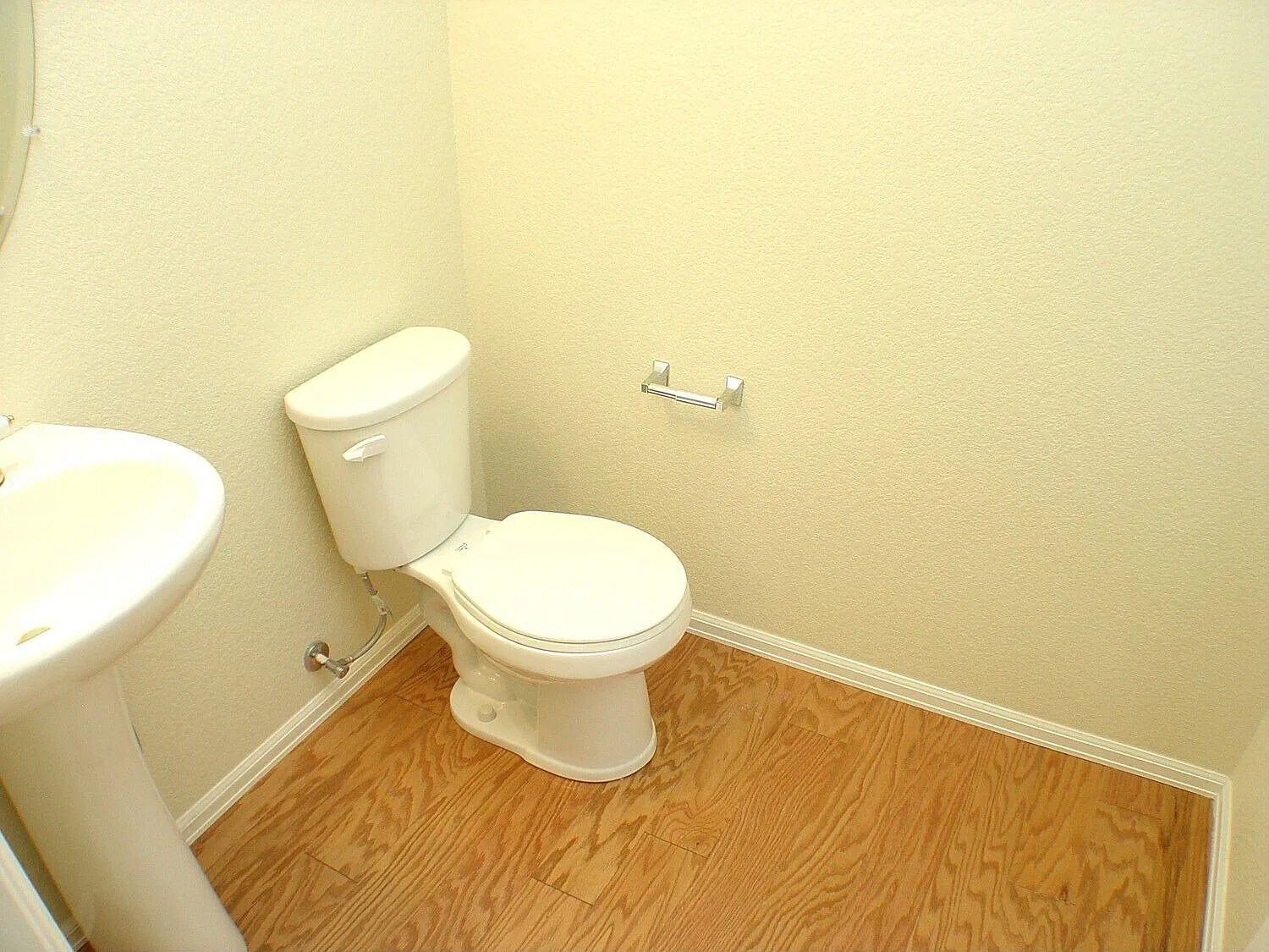 Building Photo - 2464 Sierra Springs Dr