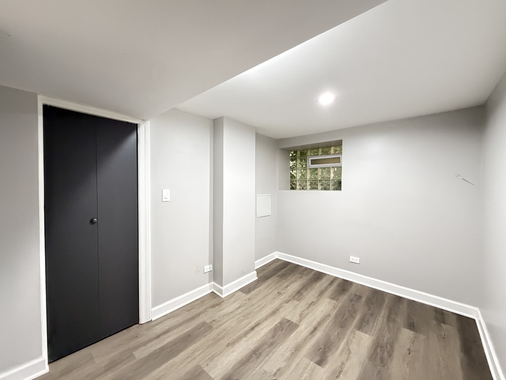Building Photo - 2617 W Rascher Ave